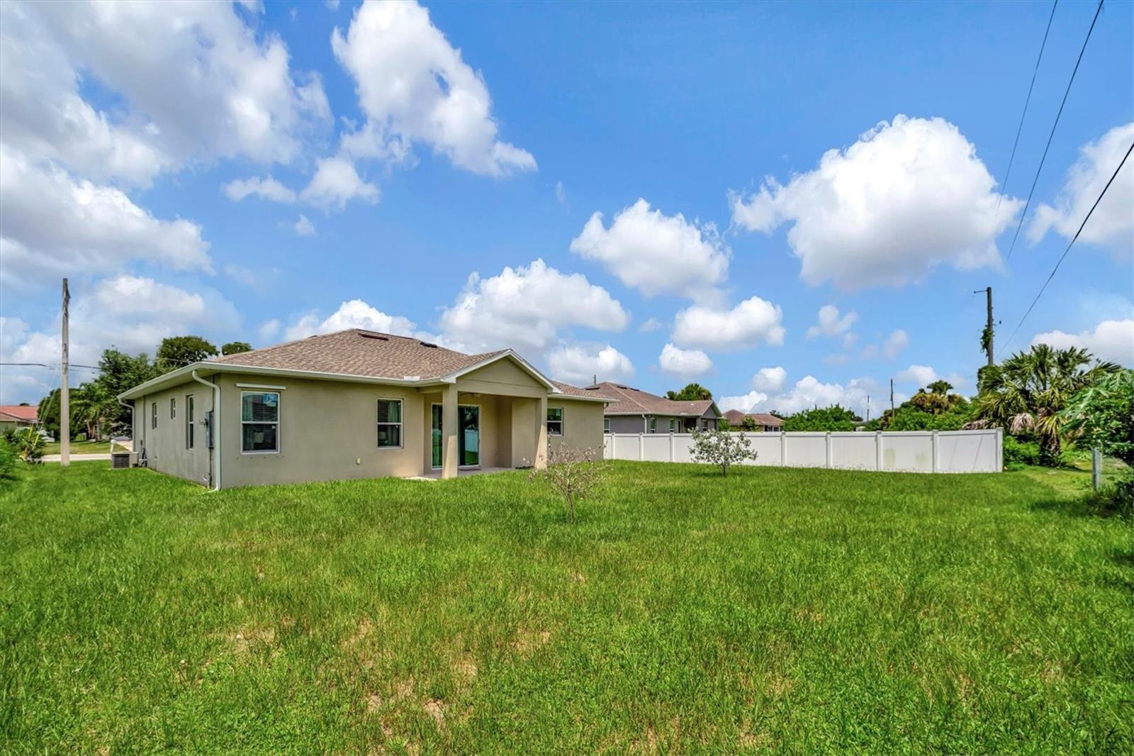 Listing photo id 70 for 2190 Biscayne Drive