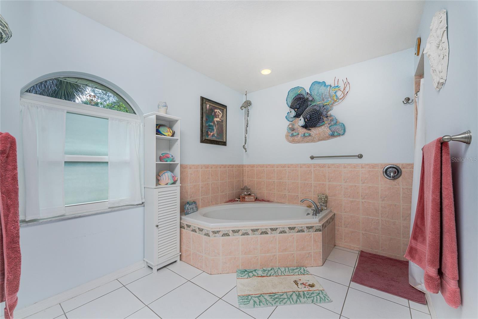 Listing photo id 26 for 5517 Show Circle