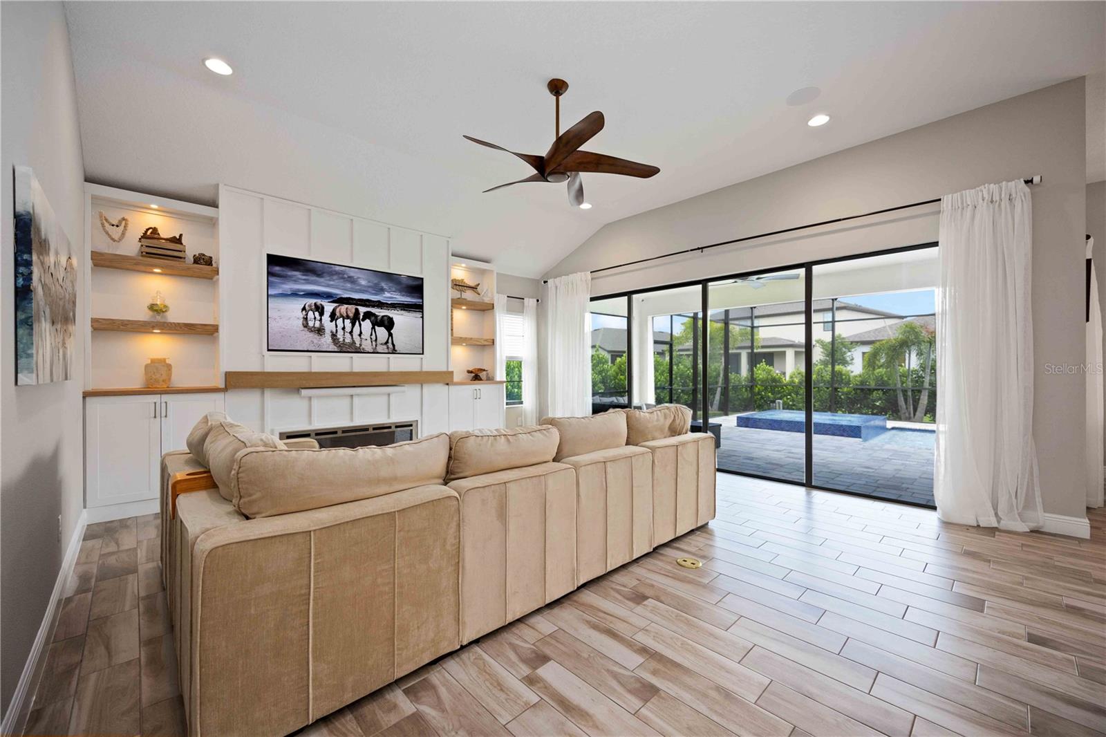 Listing photo id 27 for 8933 Isabella Circle