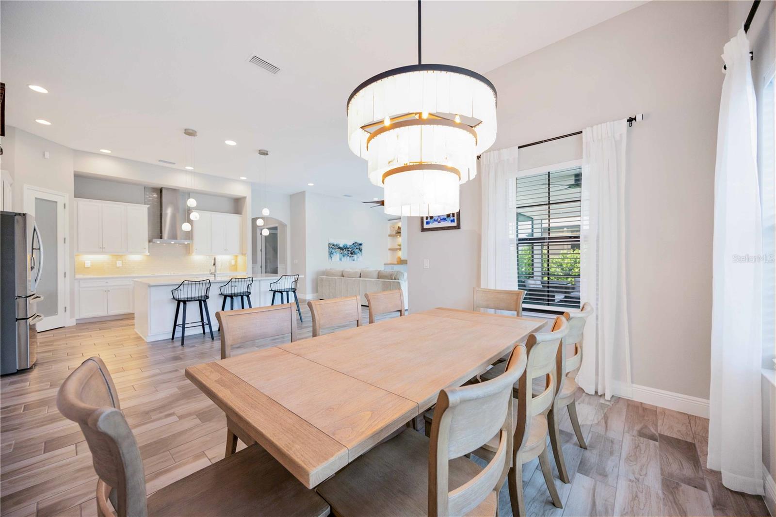 Listing photo id 48 for 8933 Isabella Circle