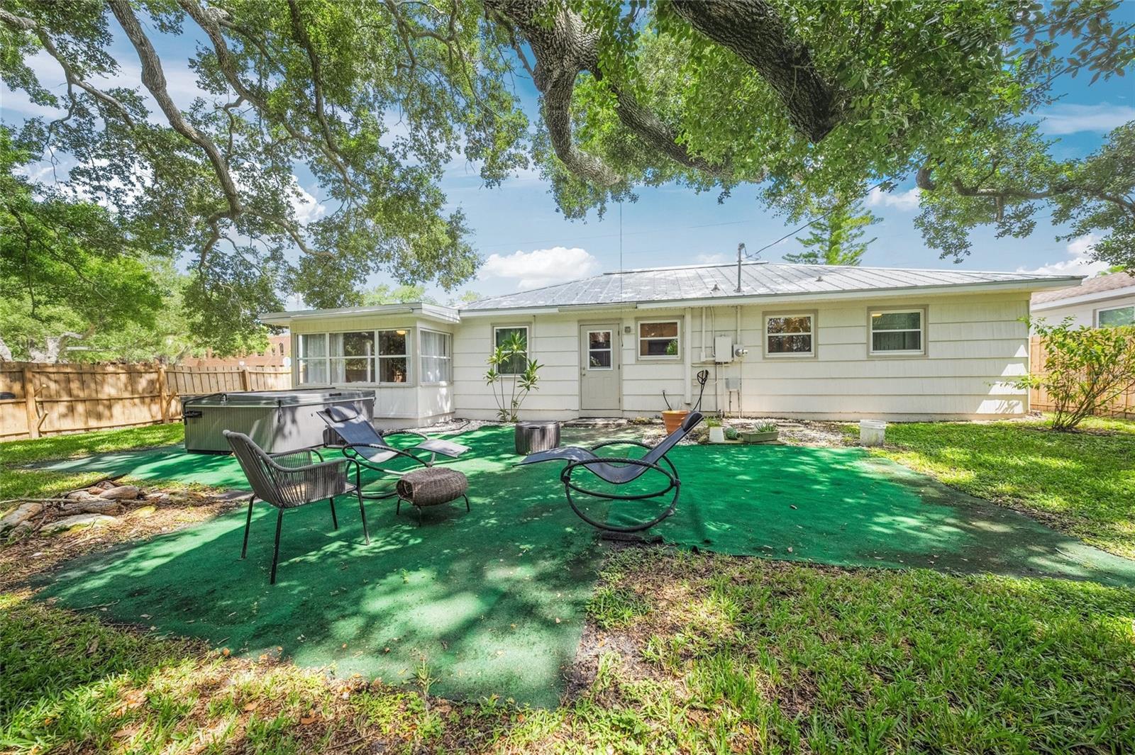 Listing photo id 27 for 2104 Wood Street