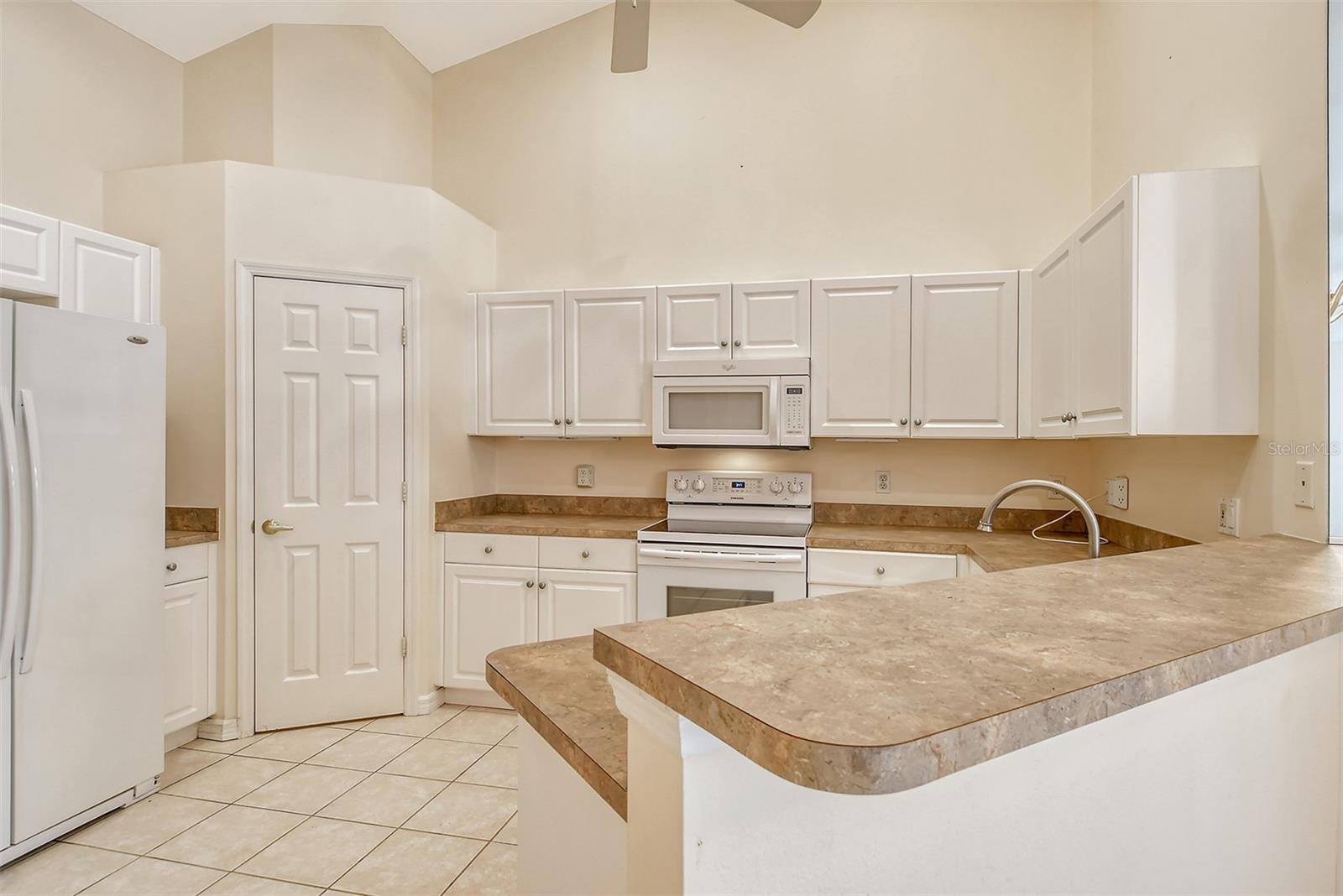 Image 14 of 52 For 4072 Fairway Place