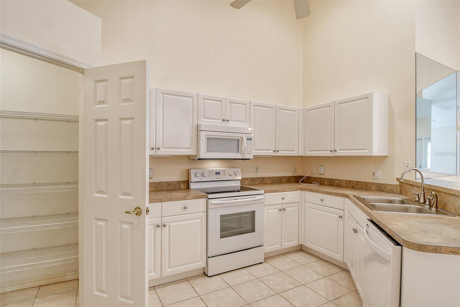 Image 15 of 52 For 4072 Fairway Place