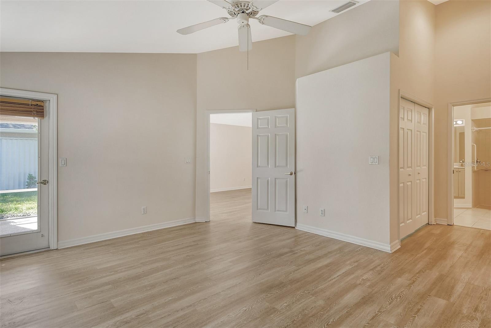Image 22 of 52 For 4072 Fairway Place