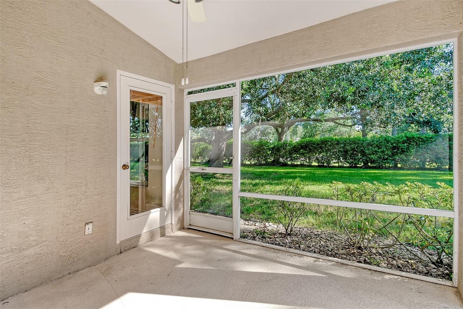 Image 7 of 52 For 4072 Fairway Place