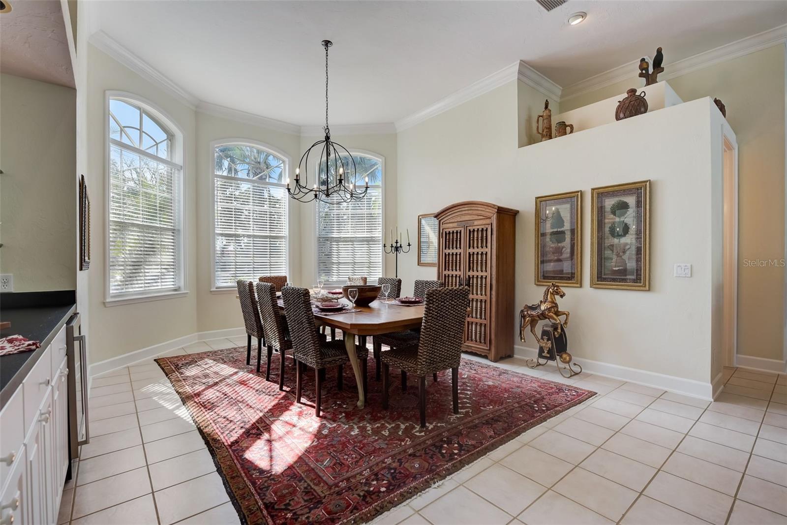 Listing photo id 15 for 4653 Hadfield Drive