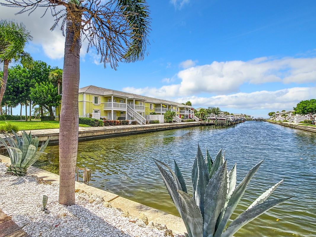 Image 19 of 24 For 5015 Coquina Key Drive Se D