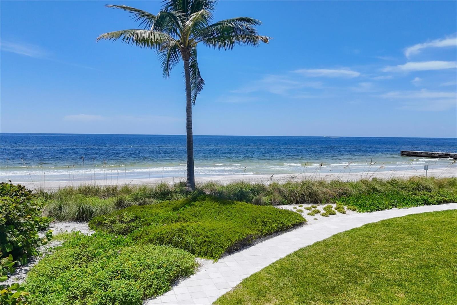 Listing photo id 76 for 2251 Gulf Of Mexico Drive 301