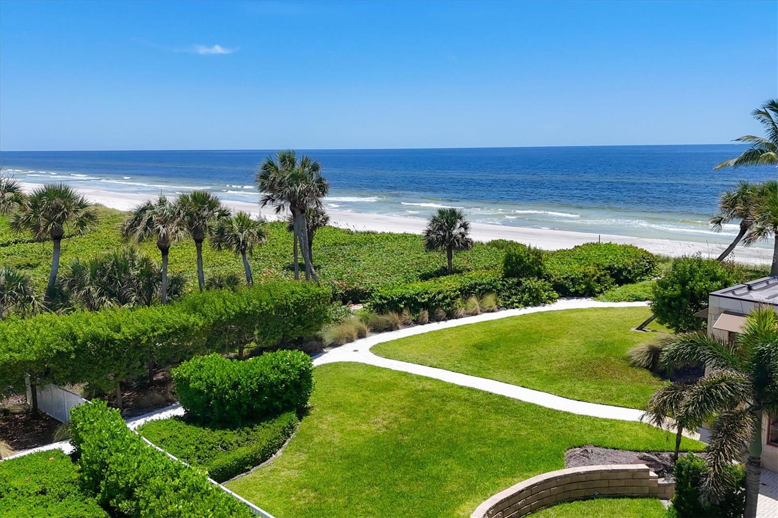 Listing photo id 77 for 2251 Gulf Of Mexico Drive 301