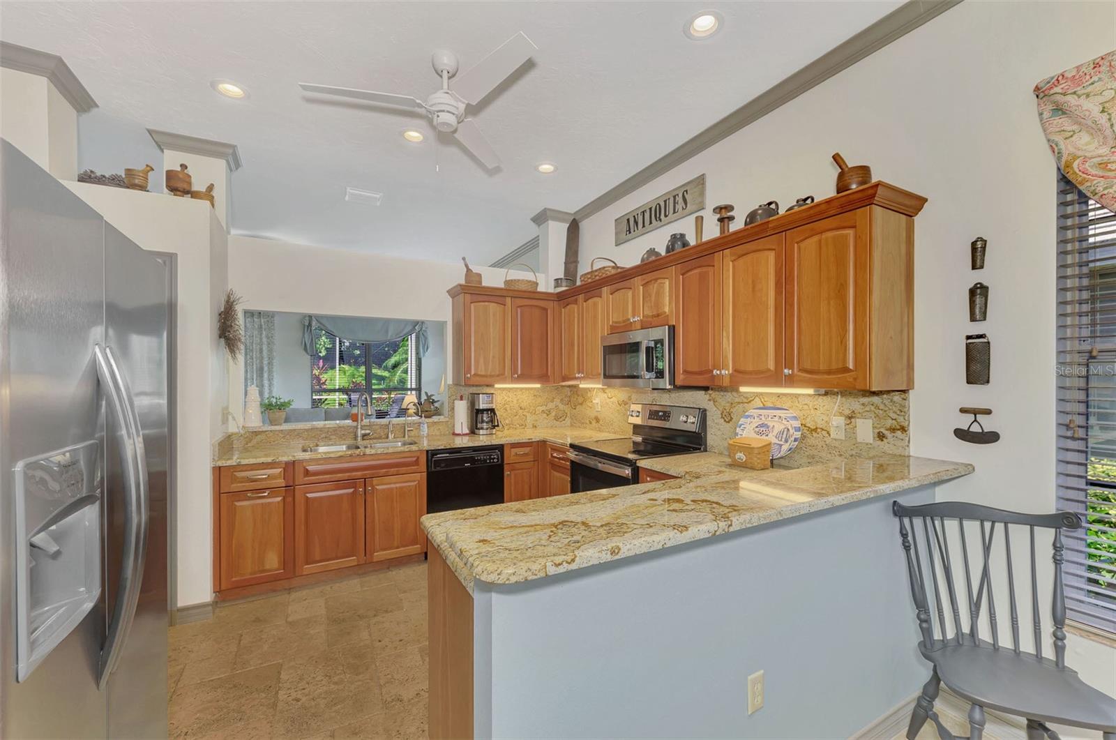 Listing photo id 20 for 546 Fallbrook Drive