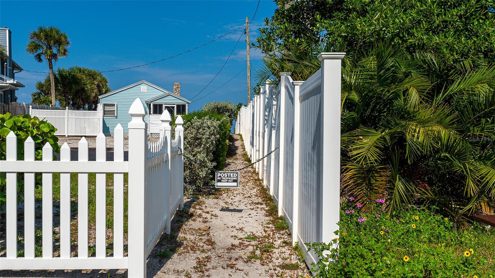 Listing photo id 8 for 418 Casey Key Road