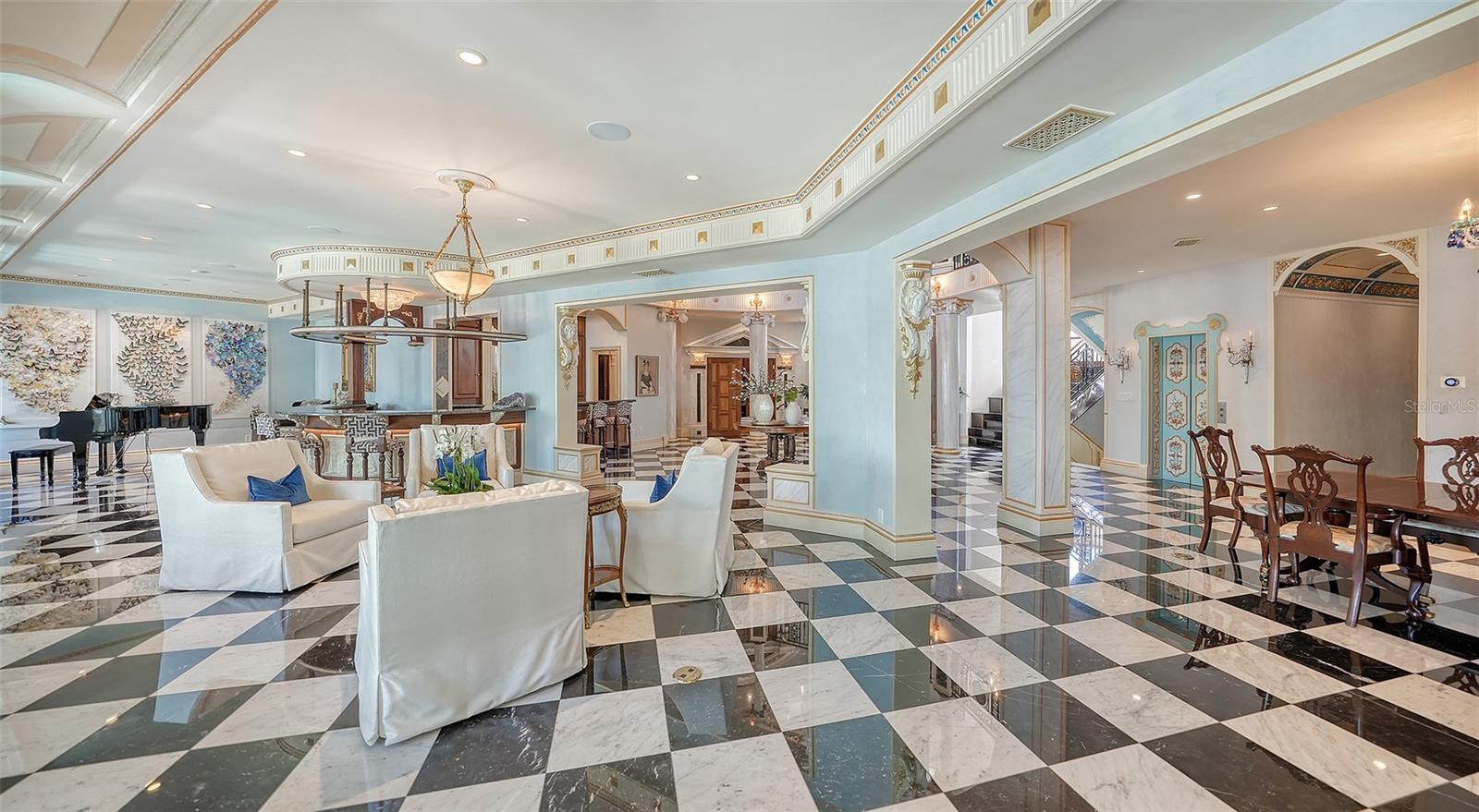 Listing photo id 10 for 1310 Lake Shore Drive