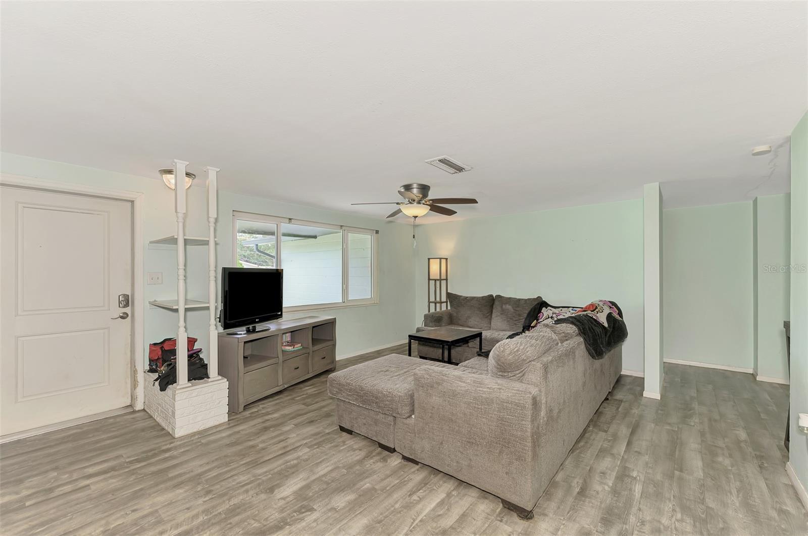 Image 4 of 44 For 2900 Siesta Drive
