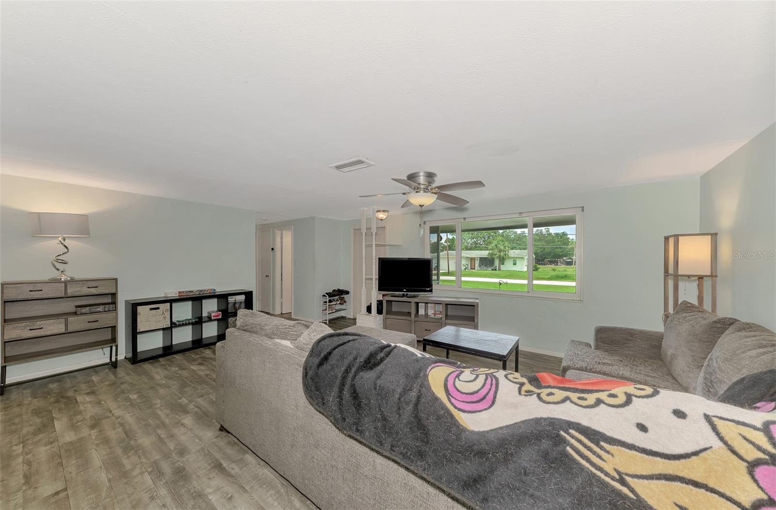 Image 6 of 44 For 2900 Siesta Drive