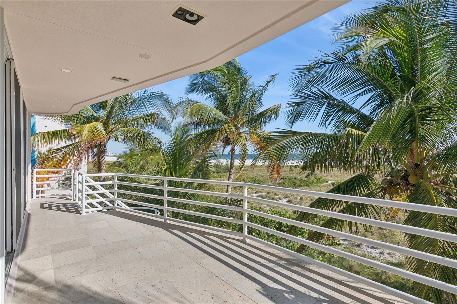 Listing photo id 27 for 648 Beach Road