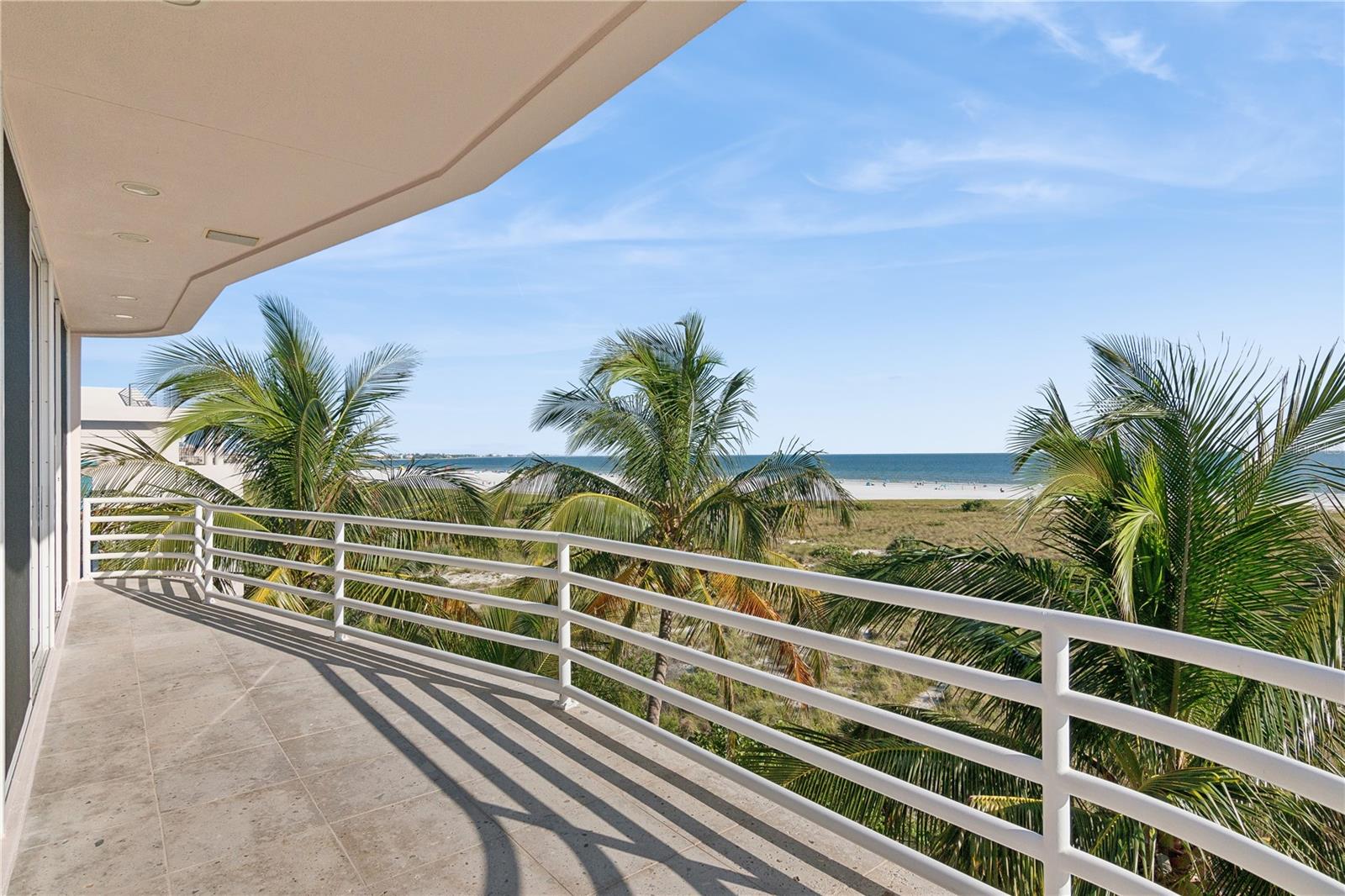 Listing photo id 28 for 648 Beach Road