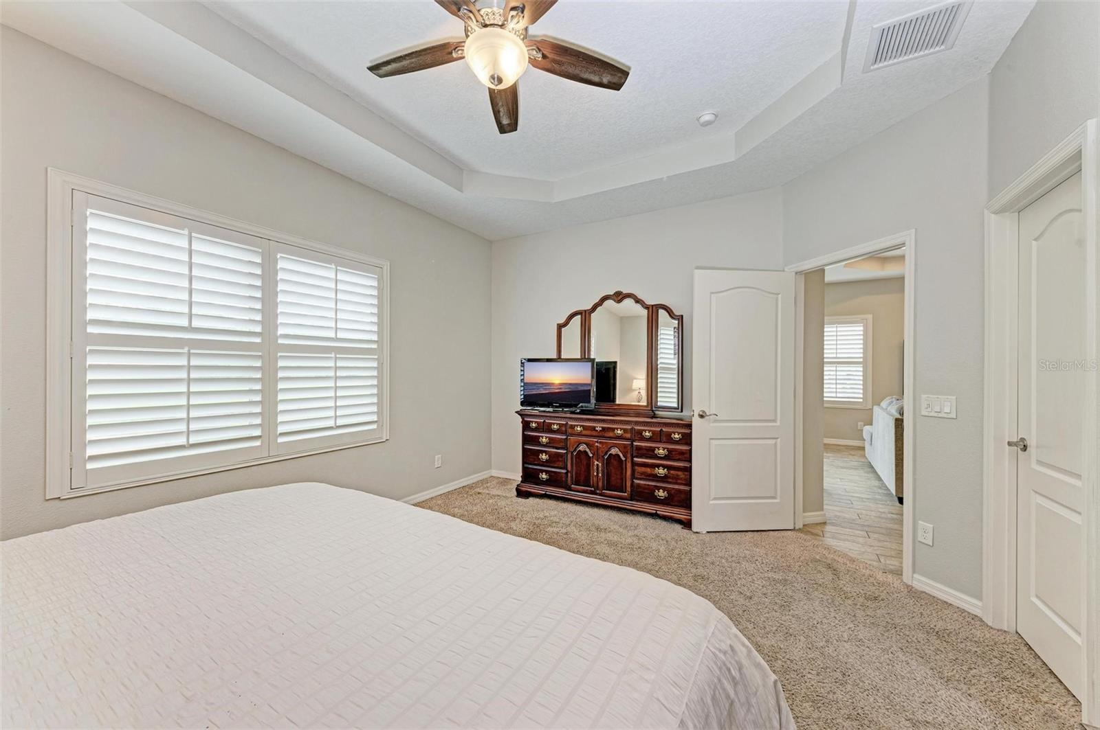 Listing photo id 16 for 12198 Longview Lake Circle