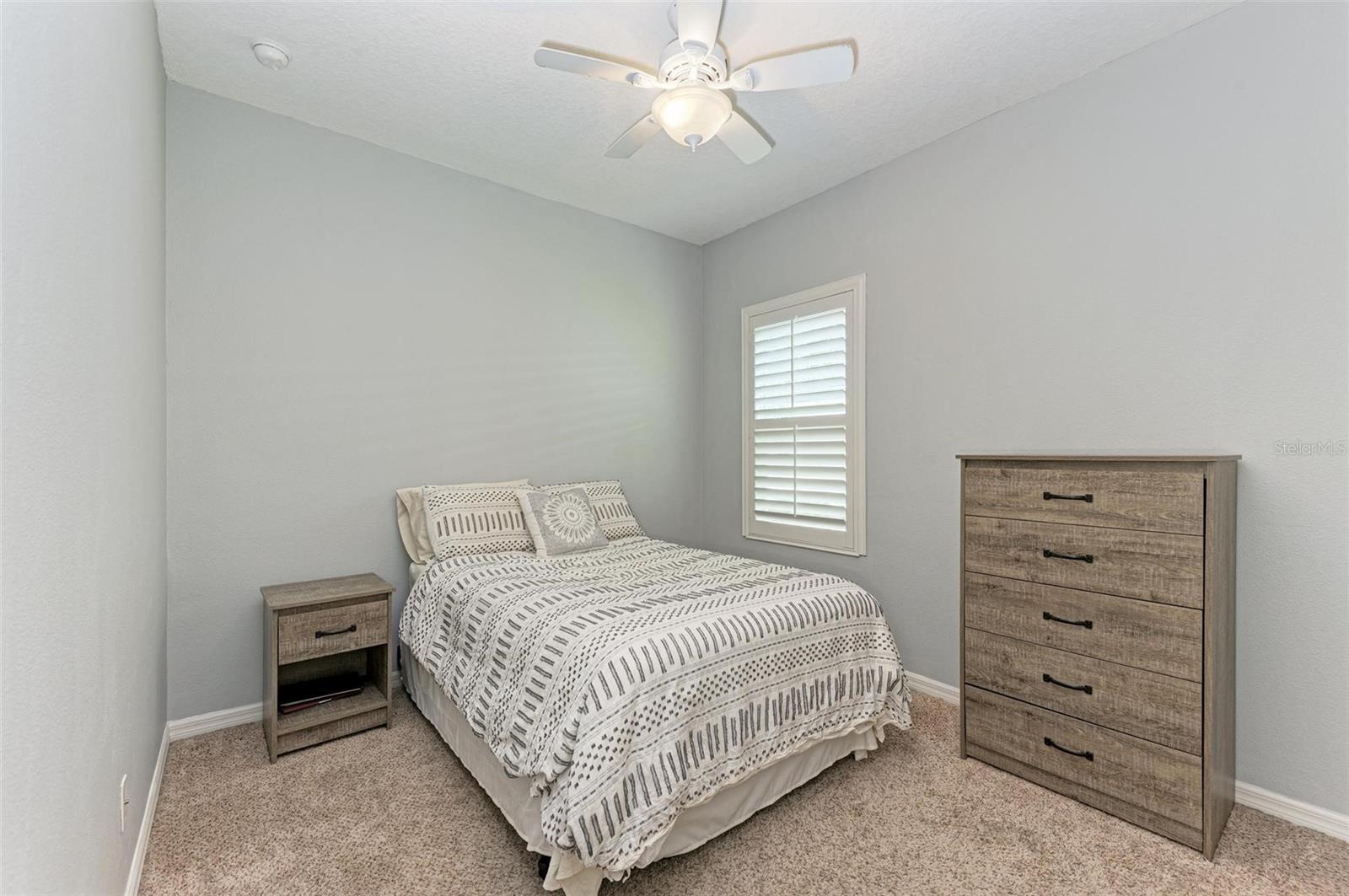 Listing photo id 21 for 12198 Longview Lake Circle