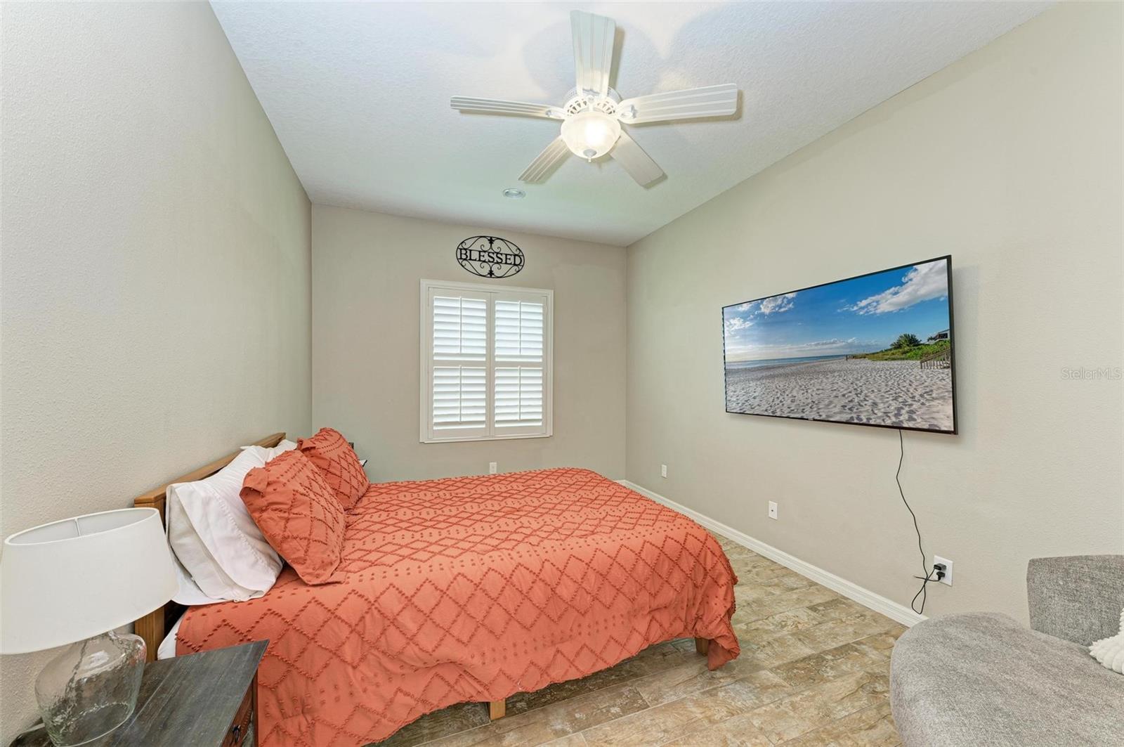 Listing photo id 23 for 12198 Longview Lake Circle