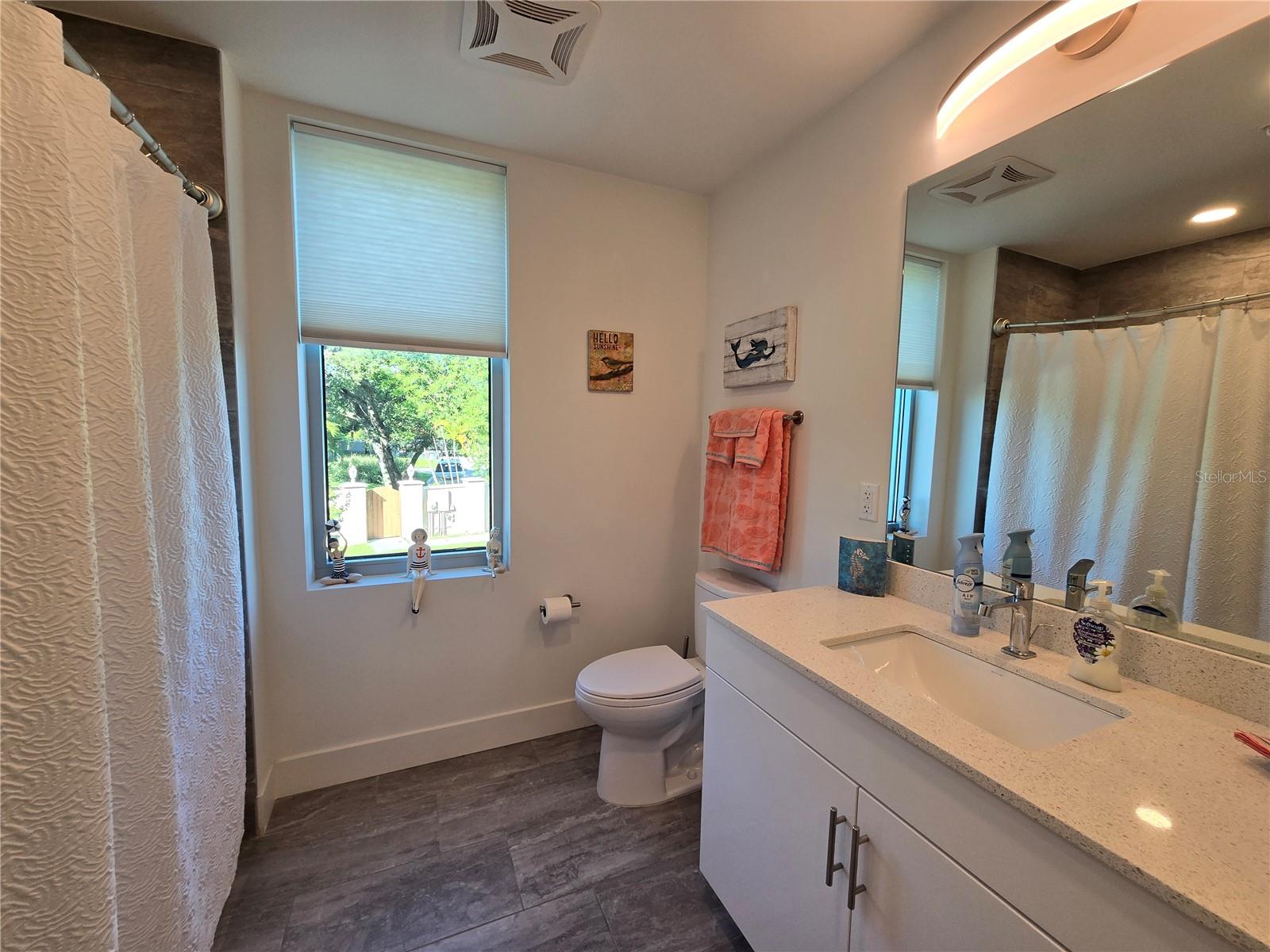 Listing photo id 27 for 1709 Tamiami Trail 201