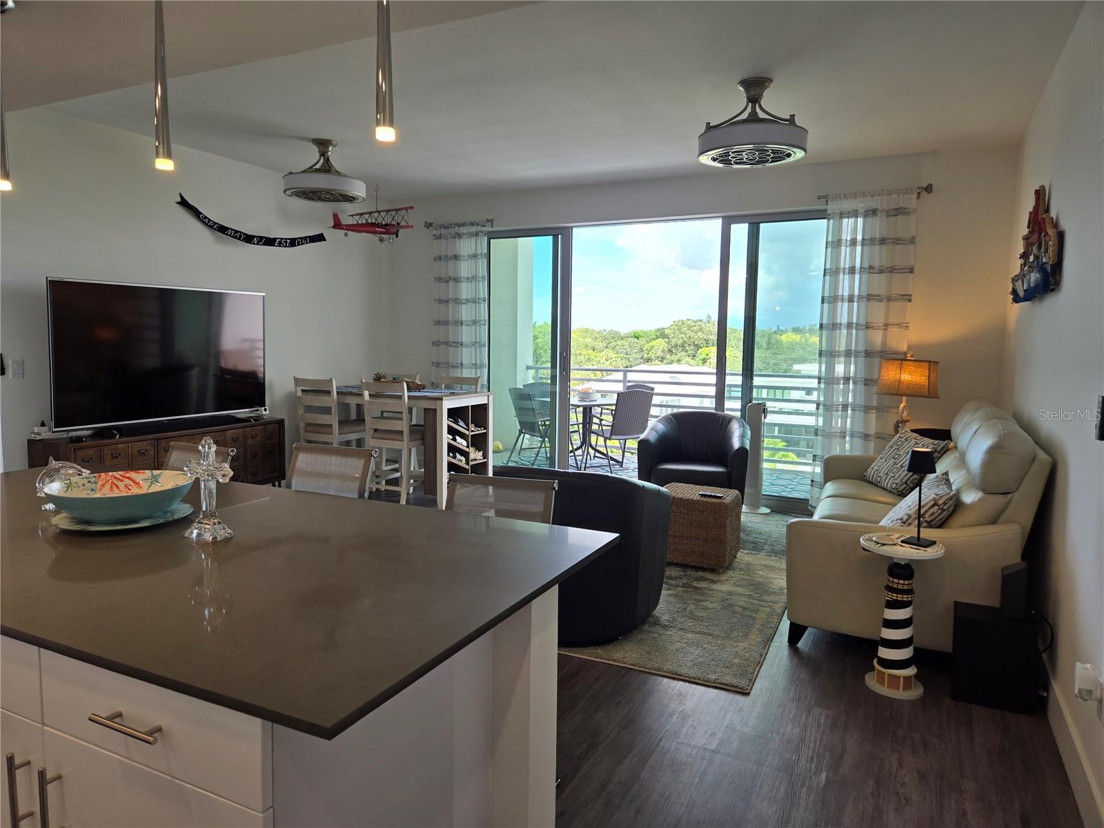 Listing photo id 12 for 1709 Tamiami Trail 519