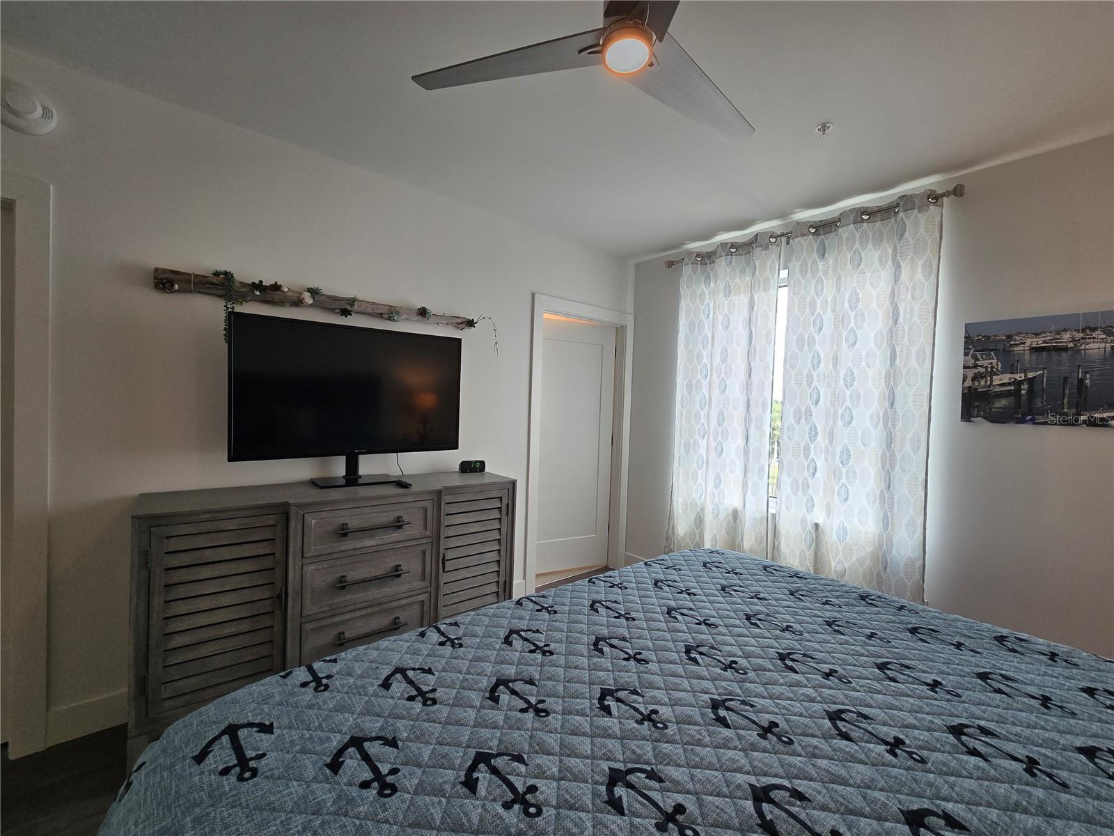 Listing photo id 21 for 1709 Tamiami Trail 519