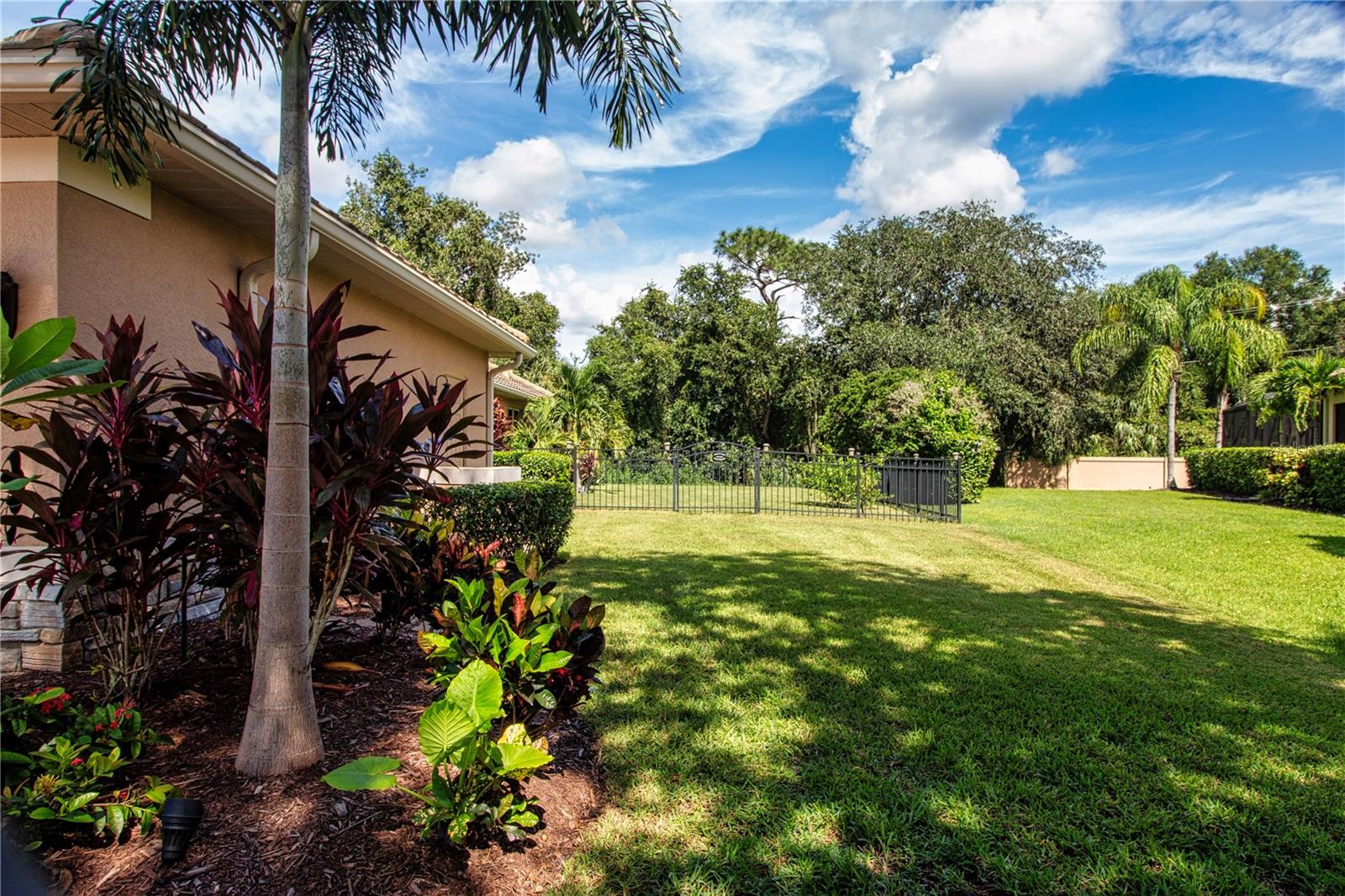 Listing photo id 57 for 319 Blackbird Court