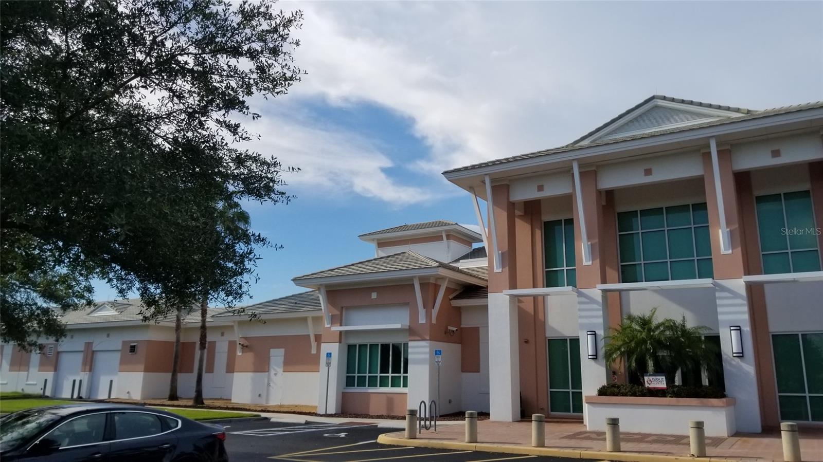 Listing photo id 8 for 1128226043 Crimsonglory Road