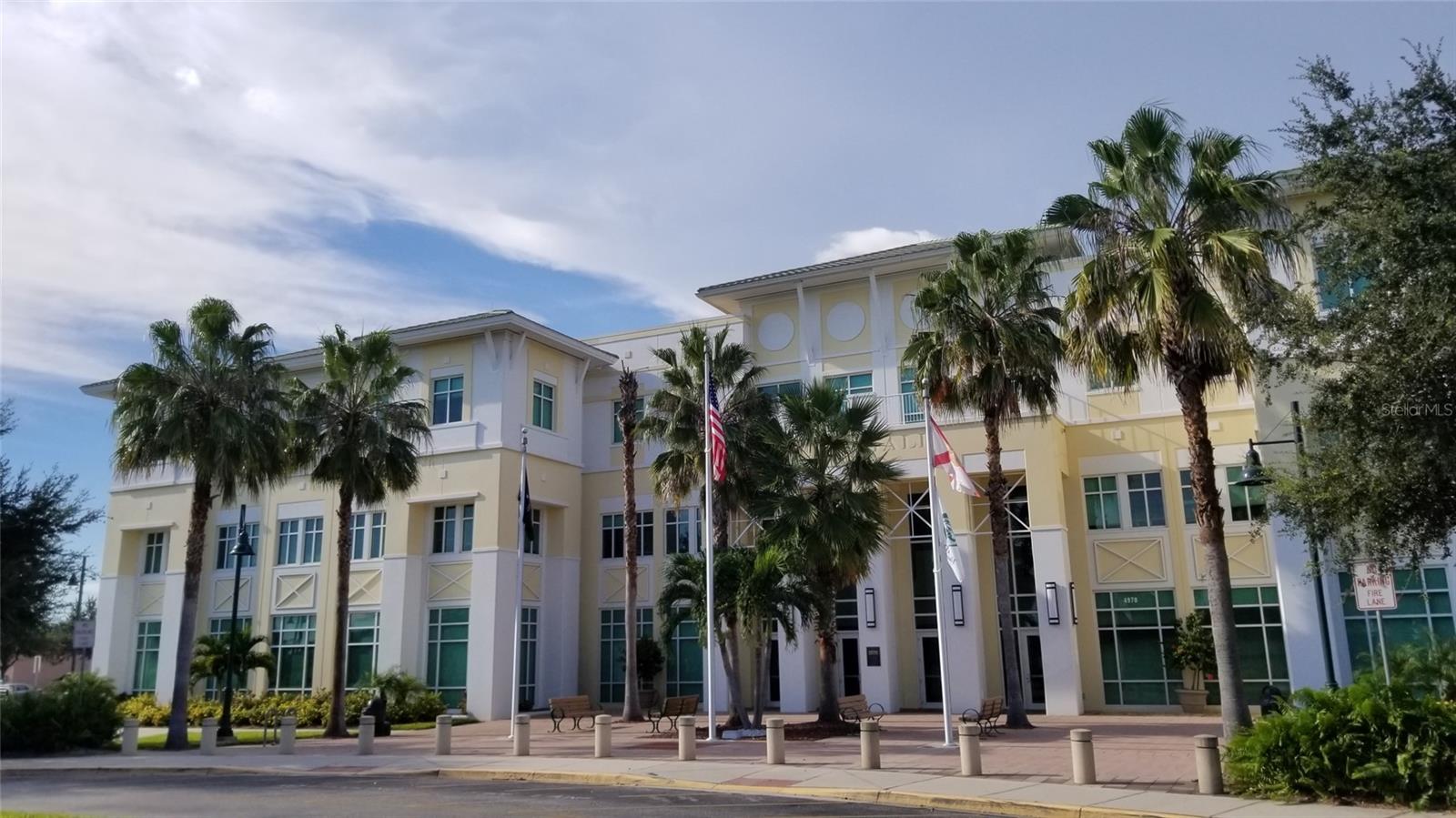 Listing photo id 10 for 1128226043 Crimsonglory Road