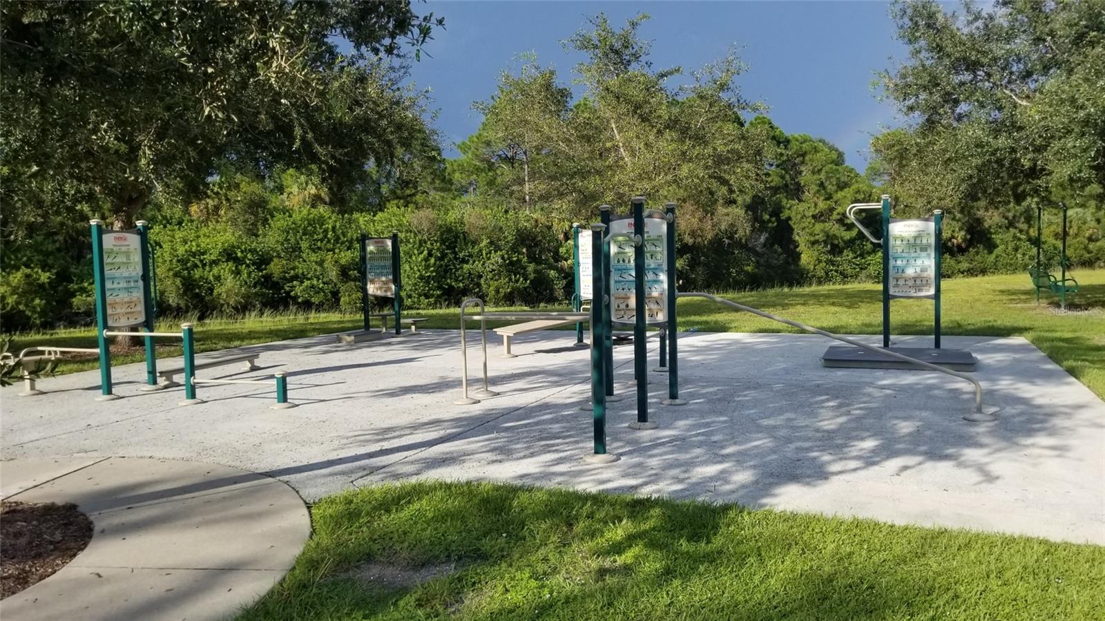 Listing photo id 29 for 1128226043 Crimsonglory Road