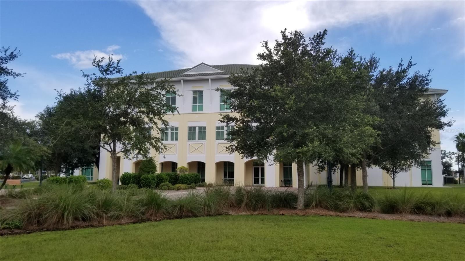 Listing photo id 5 for 1128226043 Crimsonglory Road