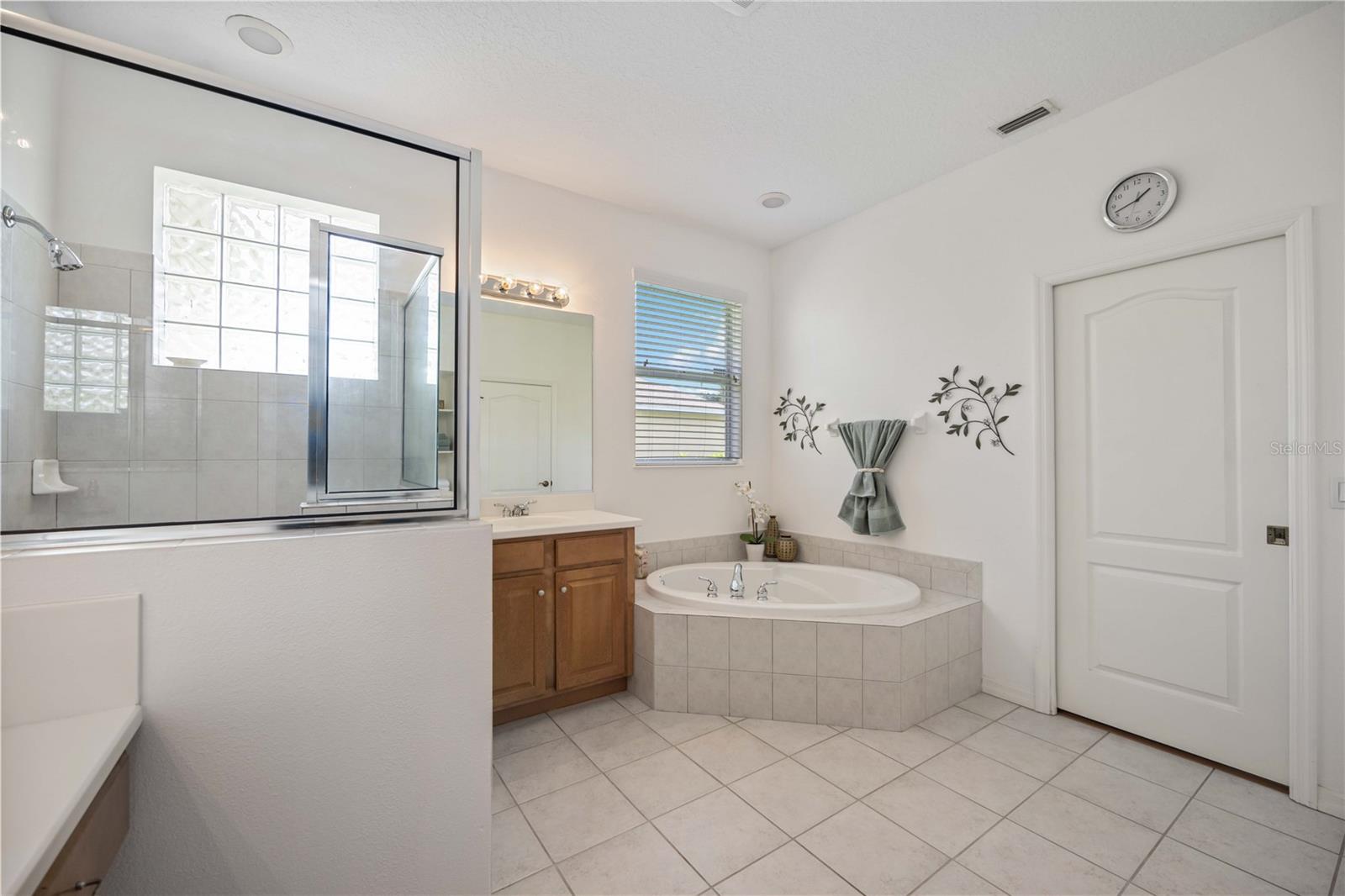 Listing photo id 25 for 432 Snapdragon Loop