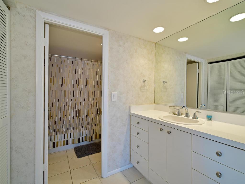 Image 33 of 50 For 2425 Gulf Of Mexico Drive 7f