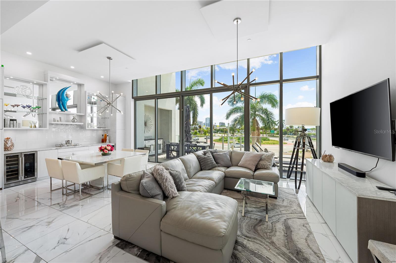 Listing photo id 19 for 1155 Gulfstream Avenue 208