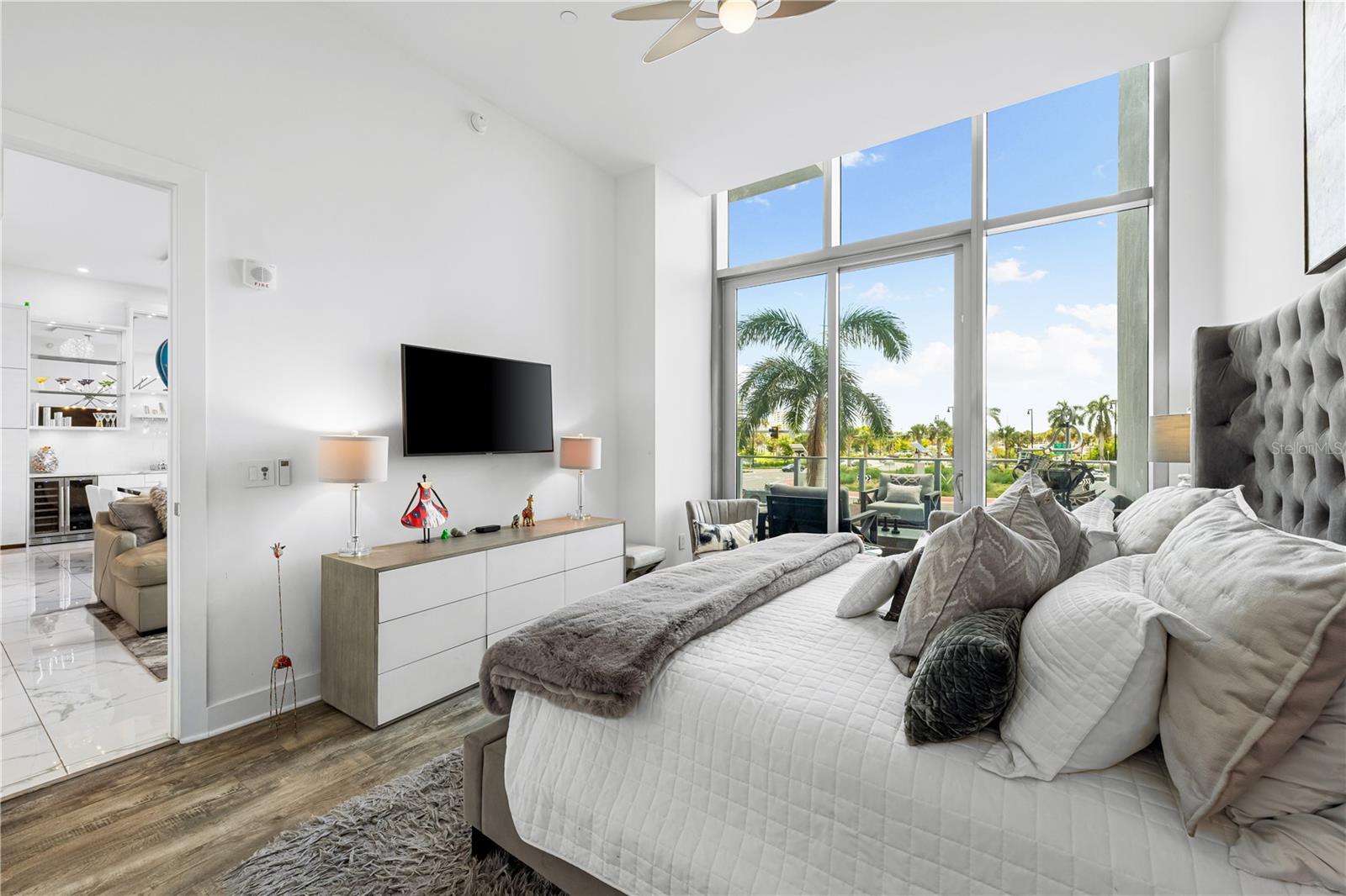 Listing photo id 25 for 1155 Gulfstream Avenue 208