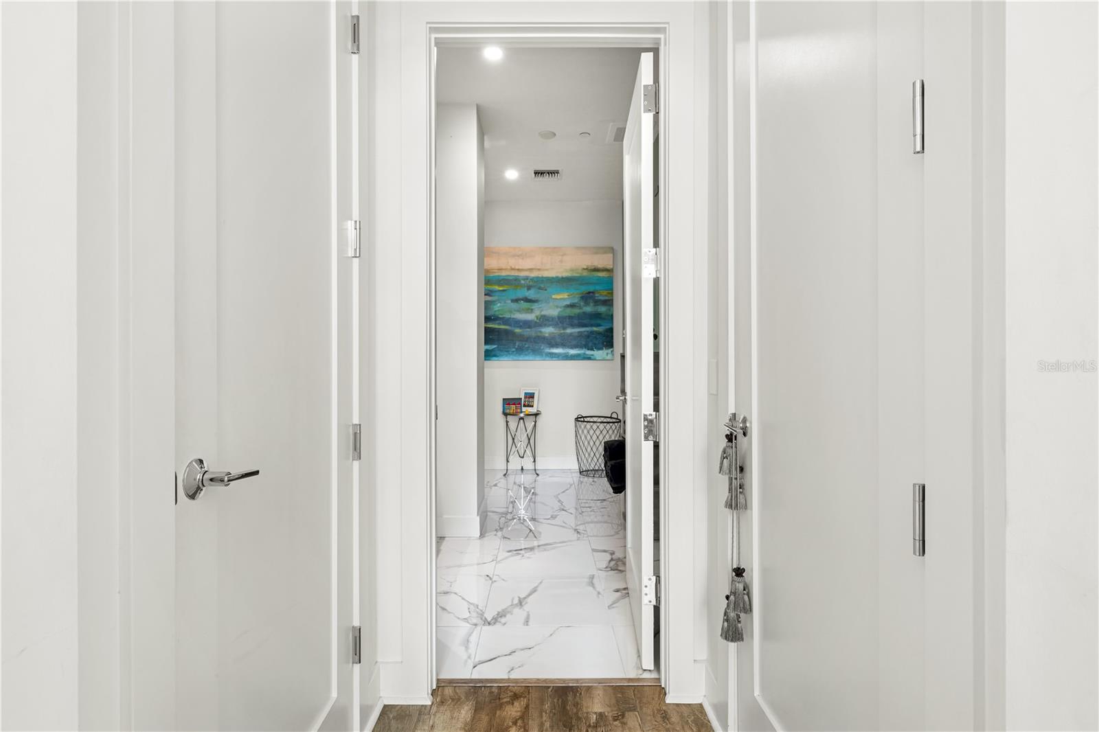 Listing photo id 27 for 1155 Gulfstream Avenue 208