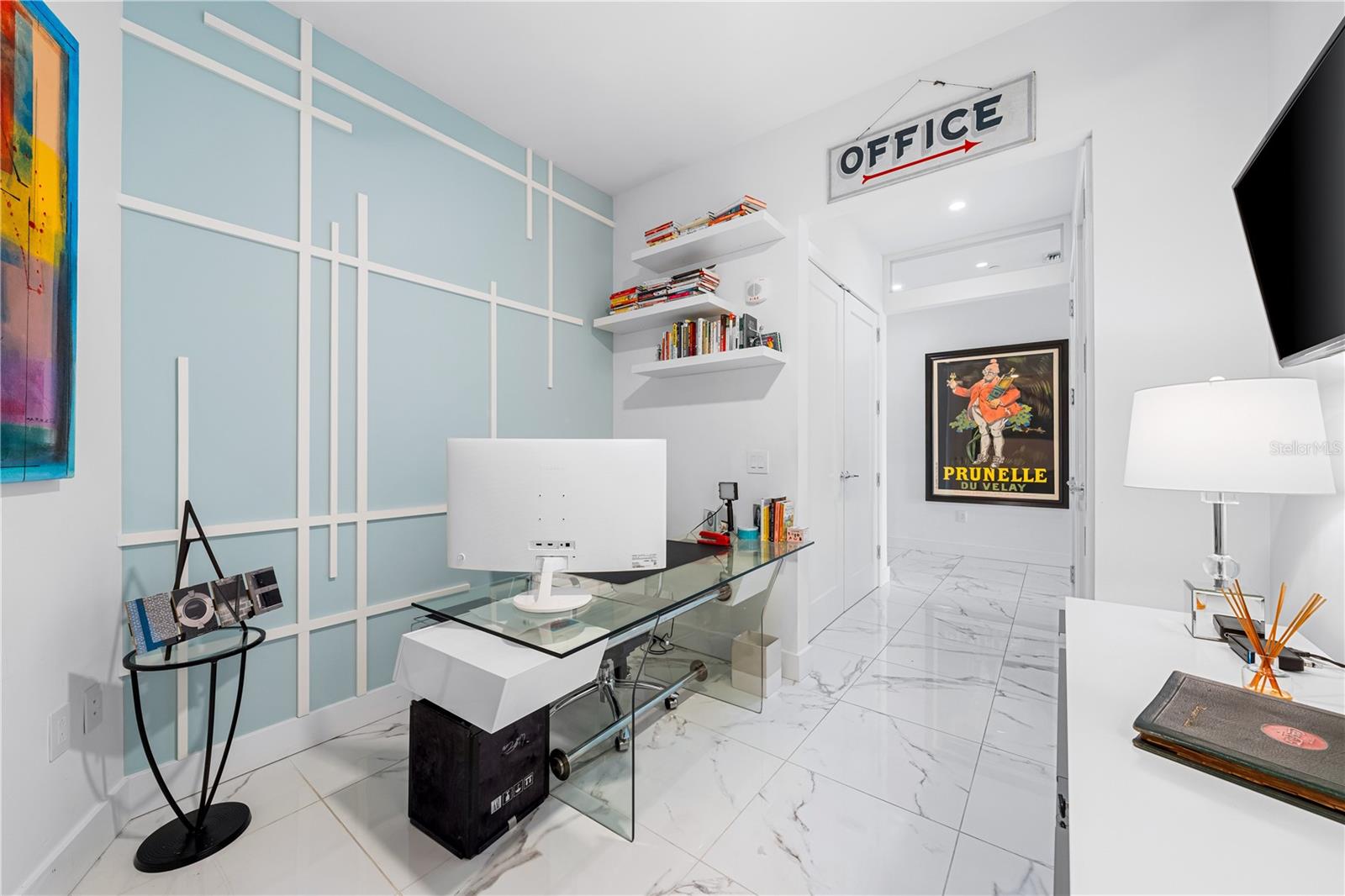 Listing photo id 33 for 1155 Gulfstream Avenue 208