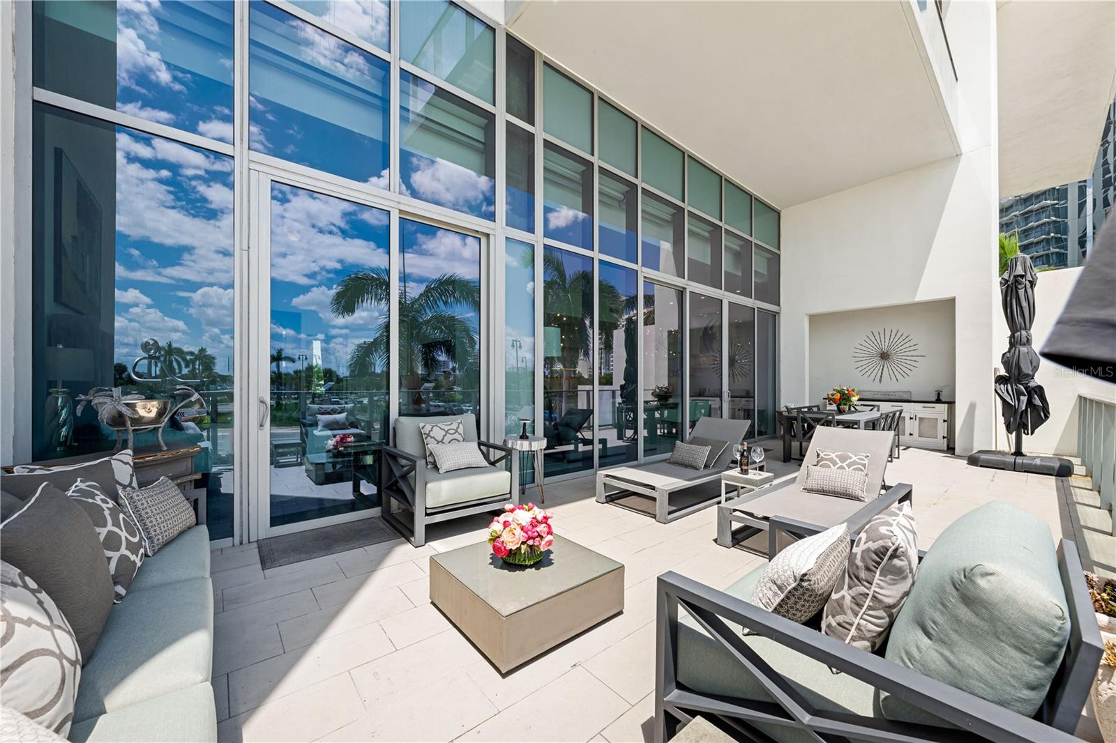 Listing photo id 37 for 1155 Gulfstream Avenue 208