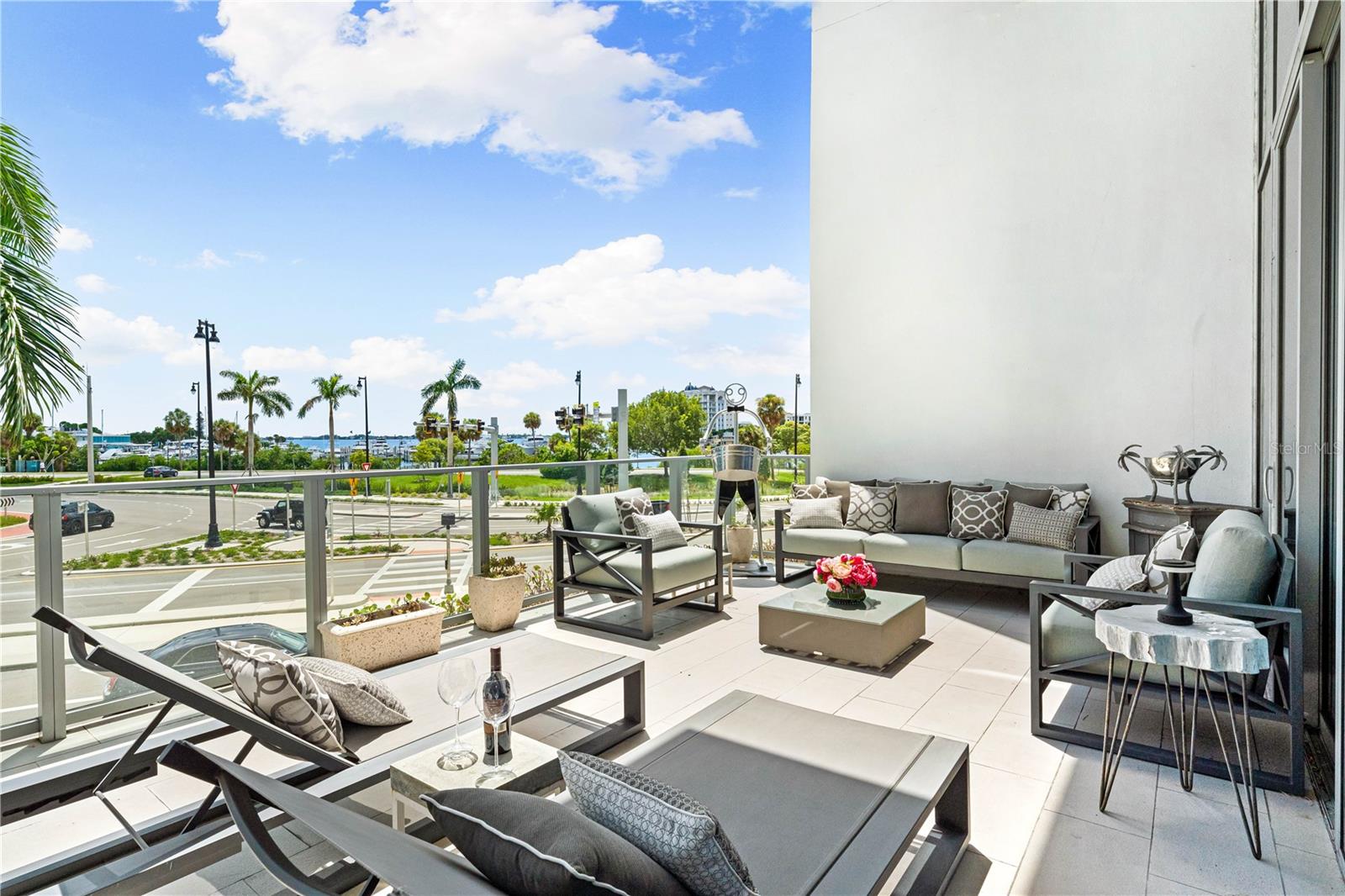 Listing photo id 39 for 1155 Gulfstream Avenue 208