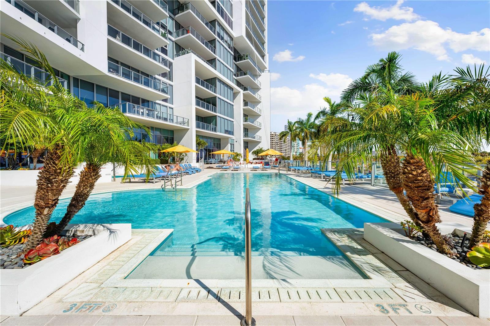 Listing photo id 55 for 1155 Gulfstream Avenue 208