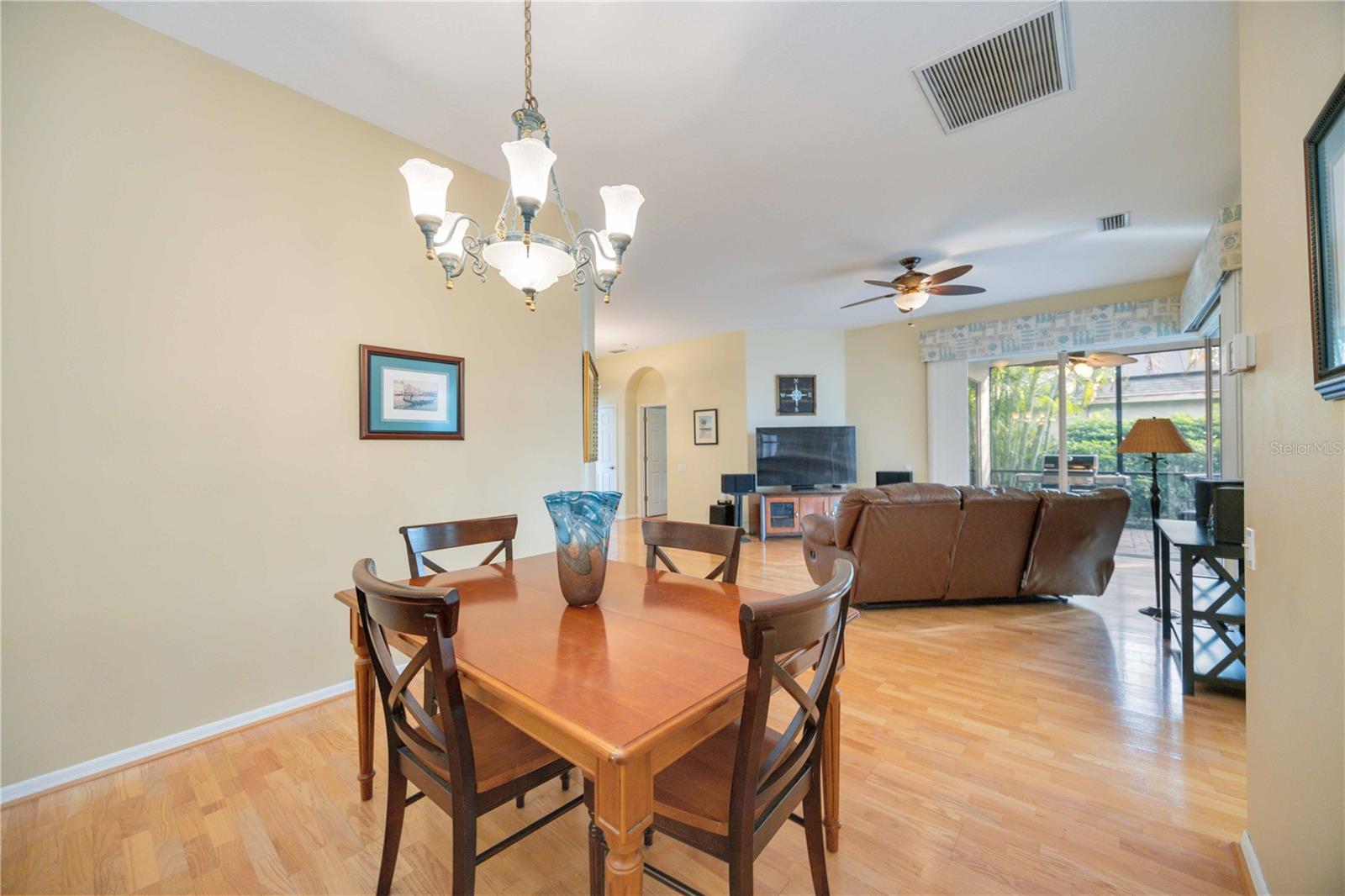 Listing photo id 10 for 4532 Shark Drive