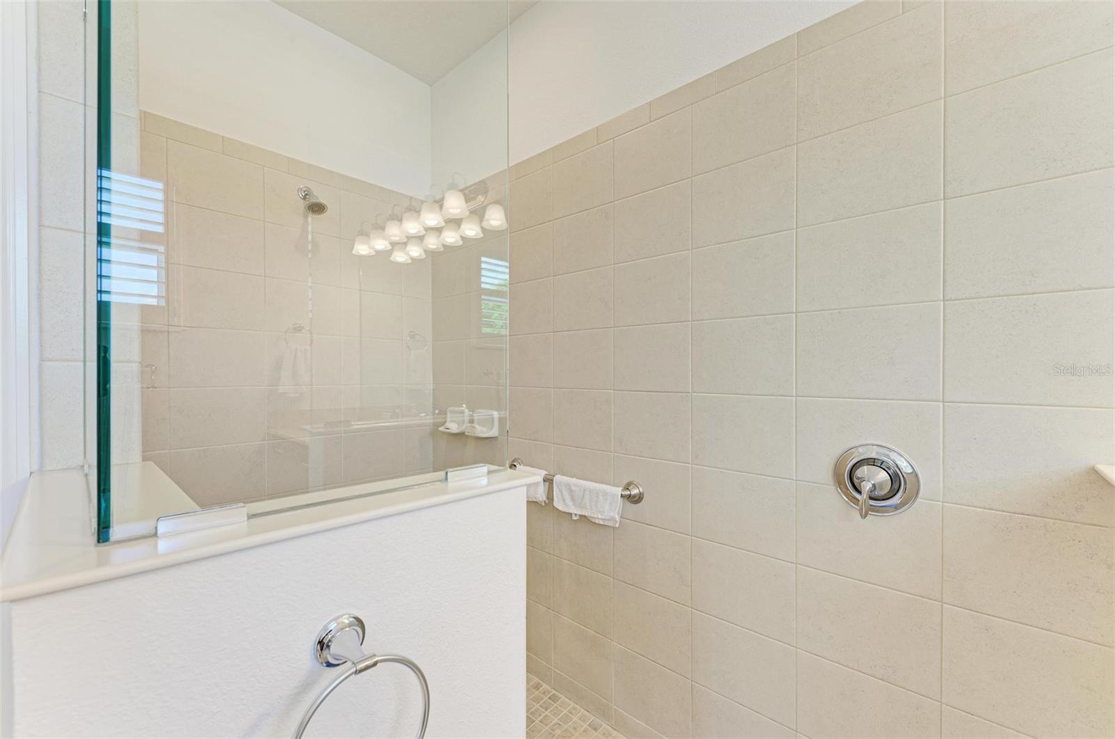 Image 23 of 53 For 12105 Goldenrod Avenue