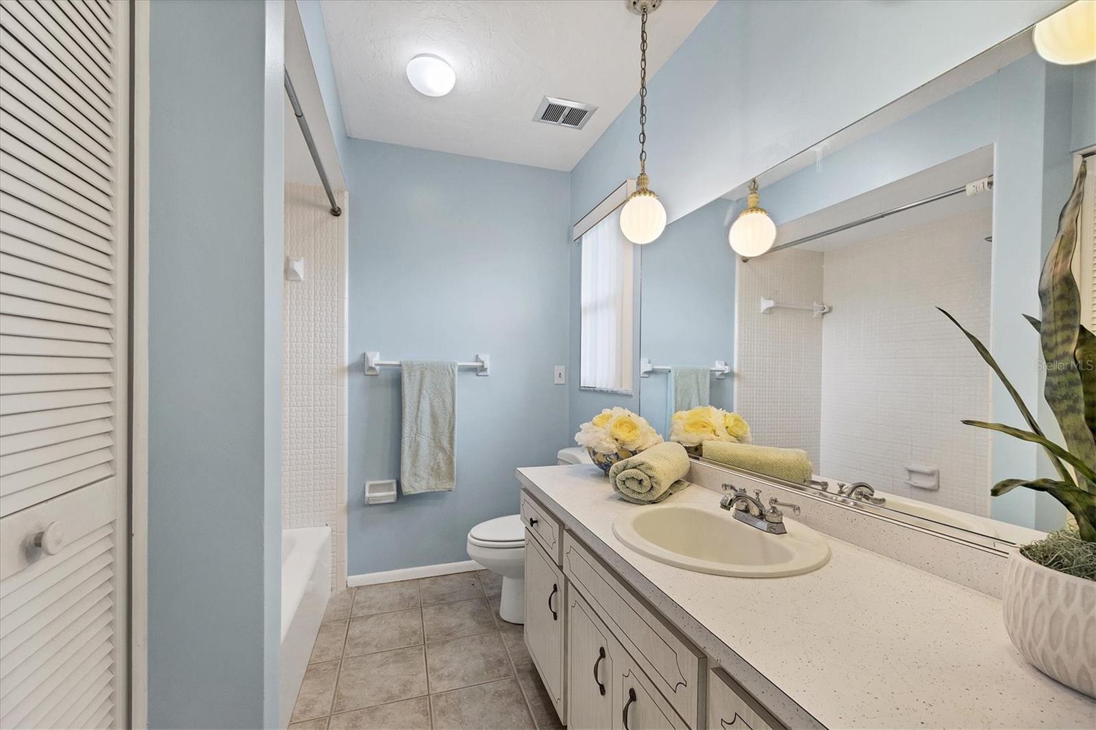 Listing photo id 17 for 4964 Live Oak Drive