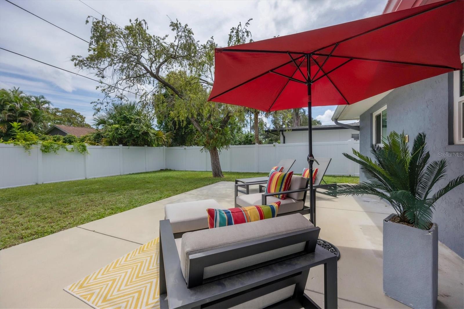 Listing photo id 23 for 4964 Live Oak Drive