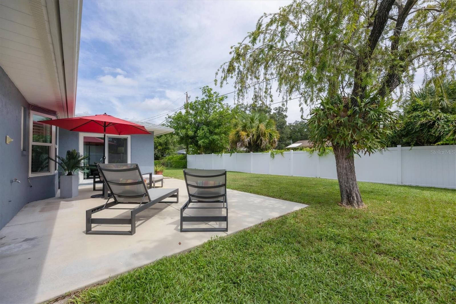 Listing photo id 24 for 4964 Live Oak Drive