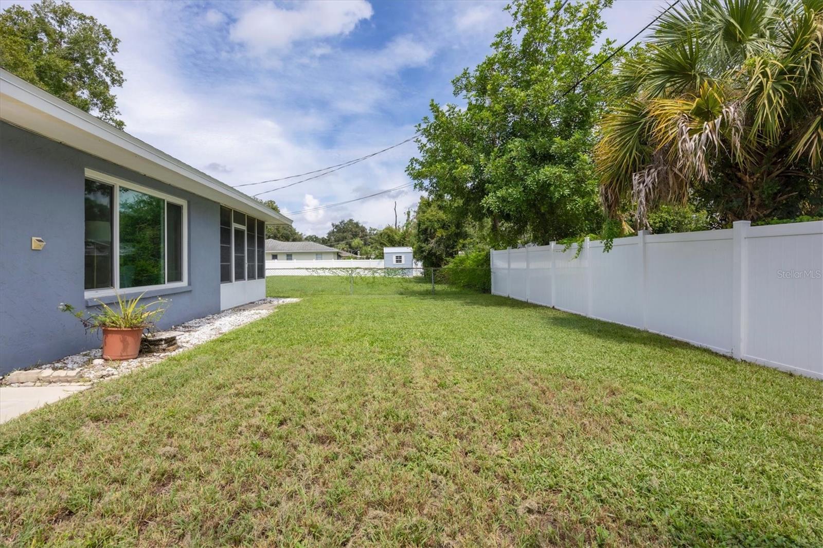 Listing photo id 26 for 4964 Live Oak Drive