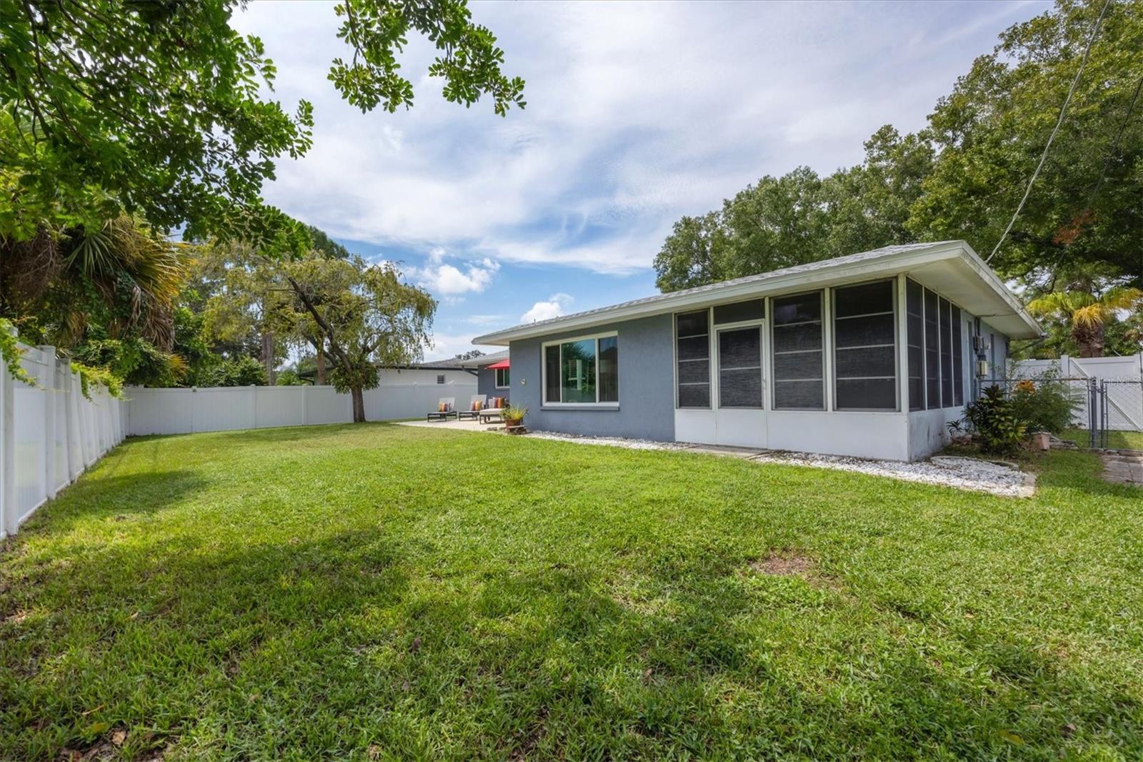 Listing photo id 27 for 4964 Live Oak Drive