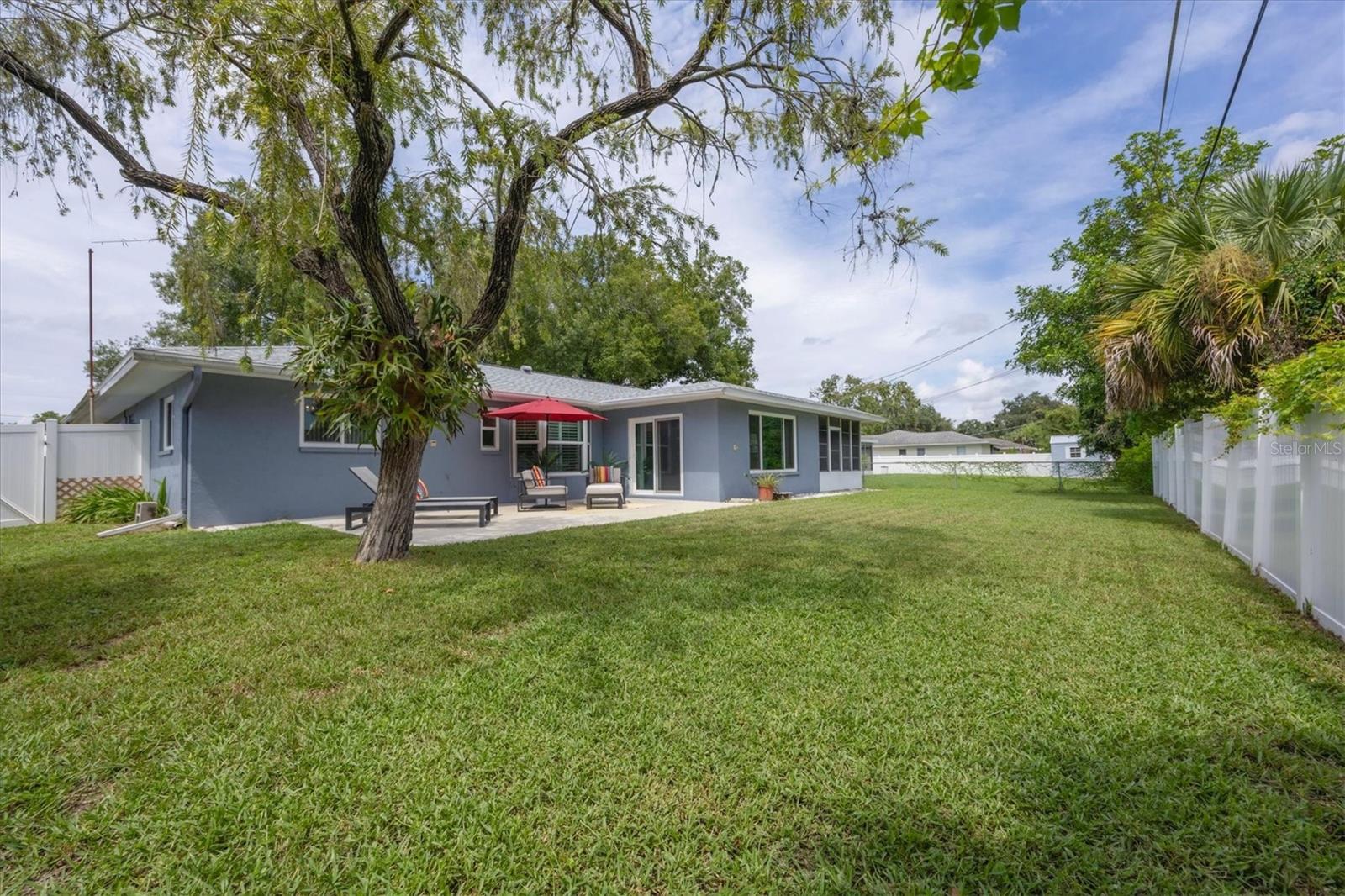 Listing photo id 28 for 4964 Live Oak Drive