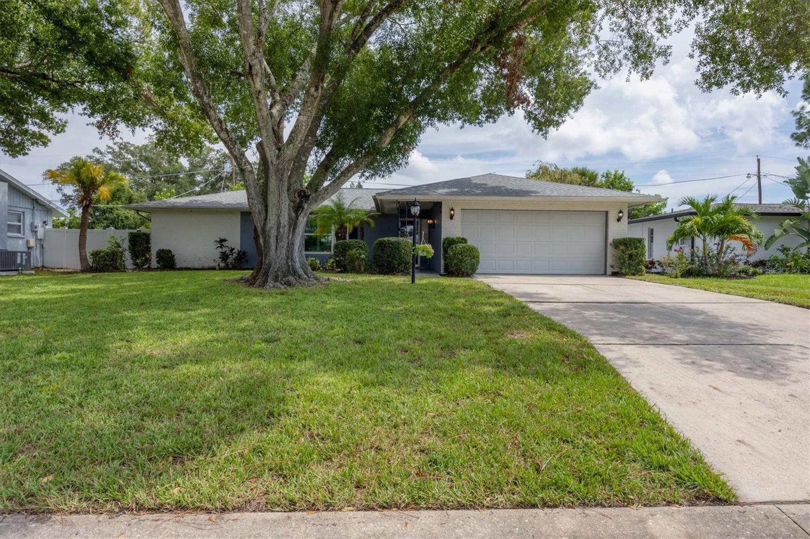 Listing photo id 30 for 4964 Live Oak Drive