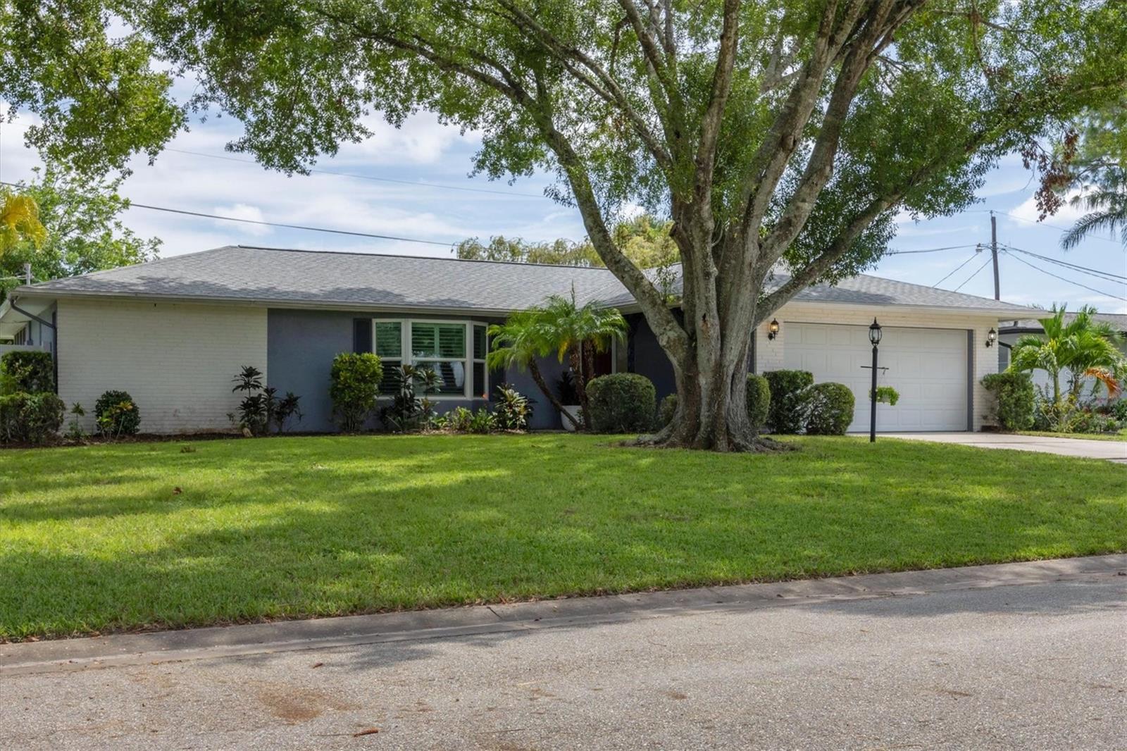 Listing photo id 31 for 4964 Live Oak Drive